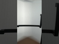 Vidrio estrecho de 6 mm con marco de aluminio para baño moderno y elegante